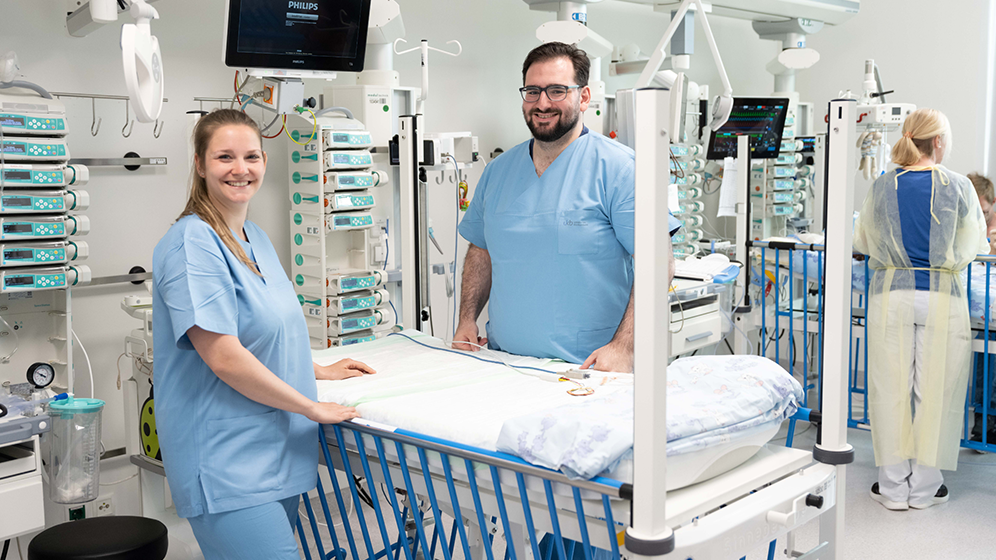 Eine Pilotstudie zeigte, dass sich nach dem gemeinsamen Training zweier Gesundheitsberufe die Einstellungen zur interprofessionellen Zusammenarbeit verbessert haben. © Foto: UKB