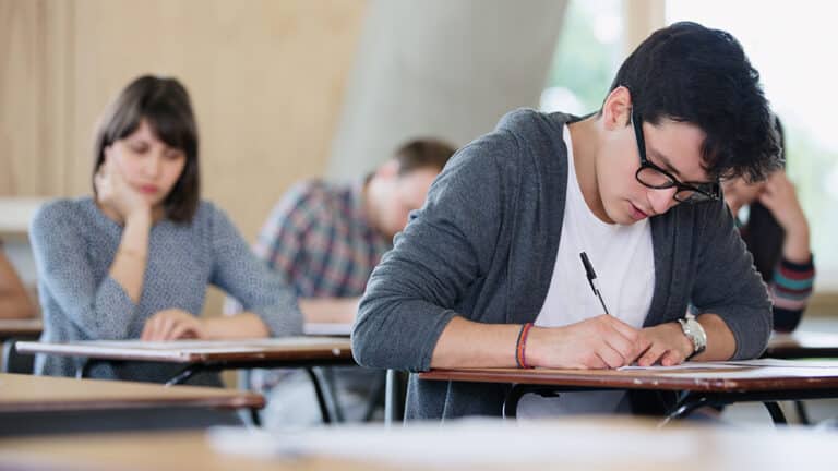  Medizinstudium und Physikum: Dauer, Ablauf, Inhalte - Operation Karriere 